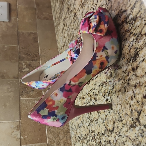 Satin Fioni with 4" heel - Picture 2 of 4